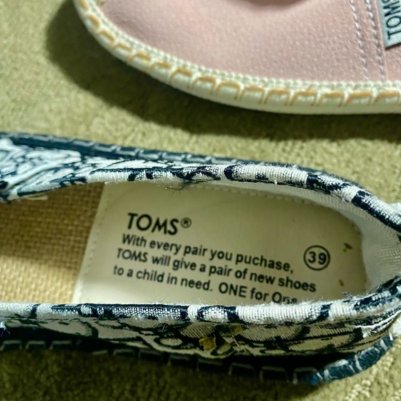 ❤️ 2 PAIR OF TOMS SHOES. One pair is brand new & other pair wear only 1 time . - Picture 9 of 9